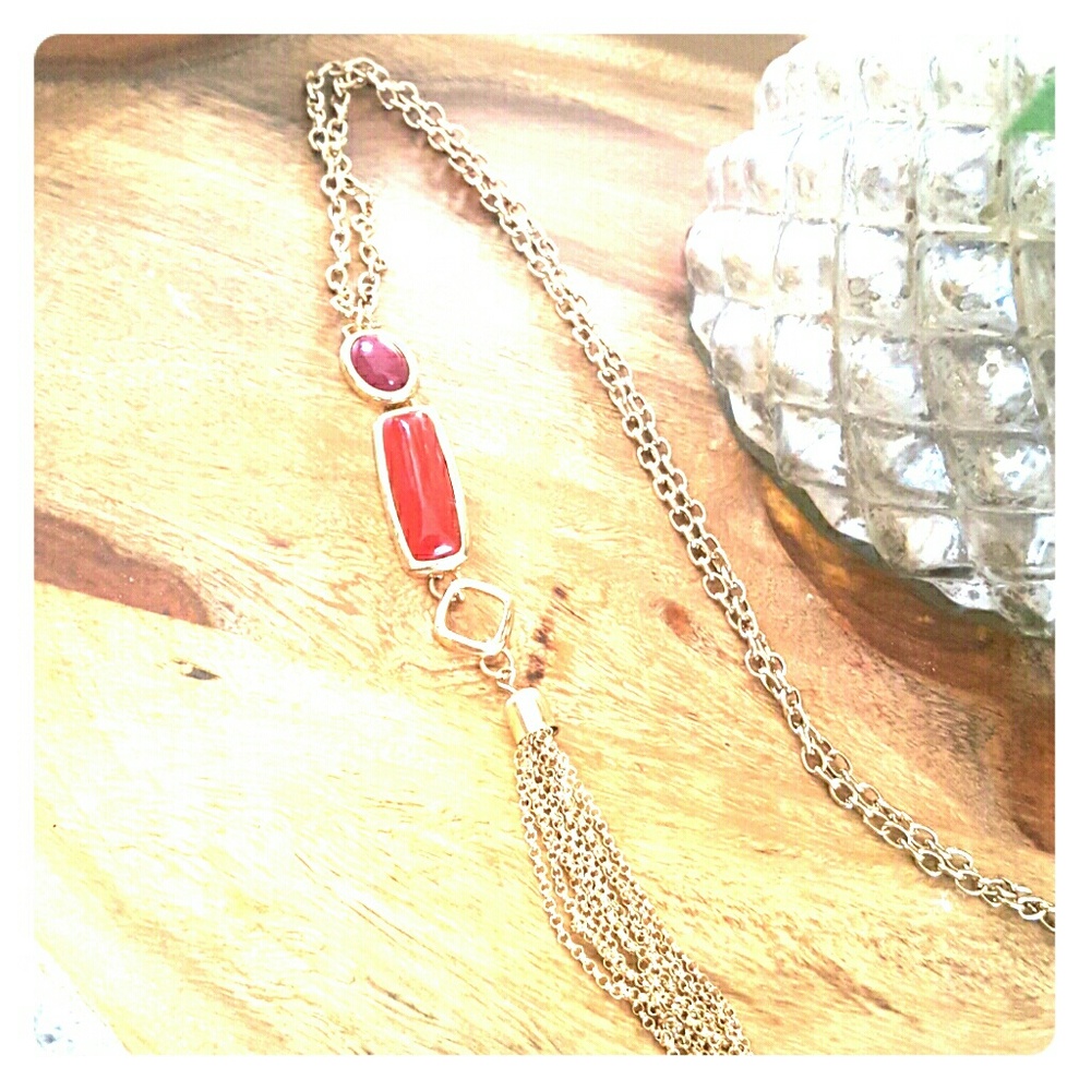 Chain and pendent gold /red